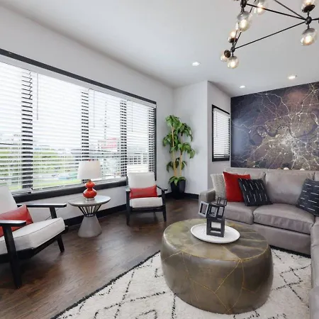 Two Townhomes- Rooftop Lounge- Hot Tub- Views