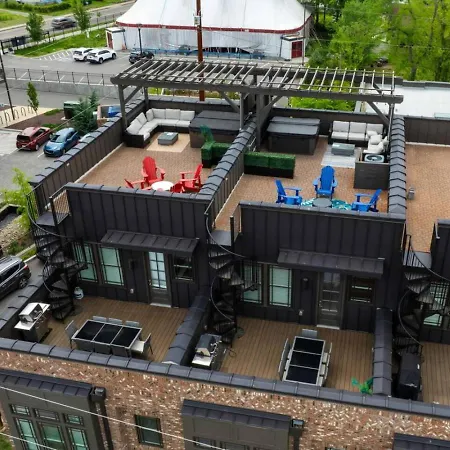 Two Townhomes - Hot Tubs And Rooftop Balconies Holiday home
