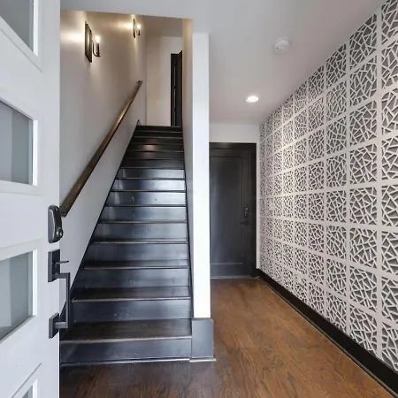 Two Townhomes- Rooftop Lounge- Hot Tub- Views Holiday home