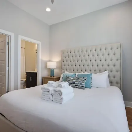 Two Townhomes Rooftop Lounges With Skyline Views Holiday home *