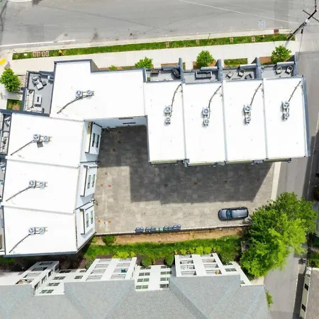 Two Townhomes- Rooftop Lounges- Hot Tub- Game