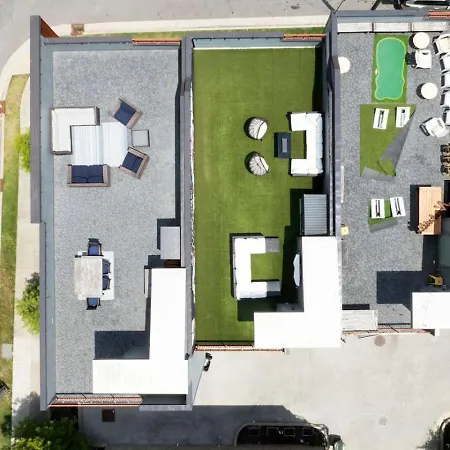 Holiday home Luxury Double Townhomes With Two Huge Sky Rooftops