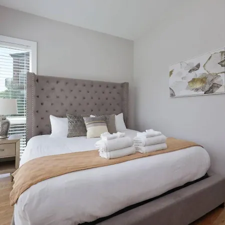 Two Townhomes Rooftop Lounges With Skyline Views * Nashville