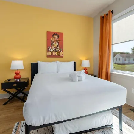 Music Abode And Cowgirl Up Dual Townhomes Holiday home *