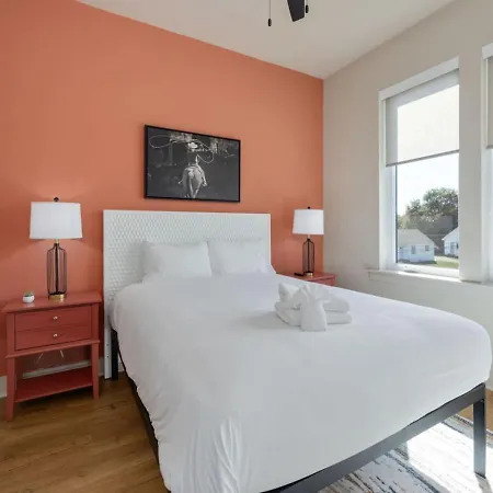 Music Abode And Cowgirl Up Dual Townhomes Holiday home Nashville