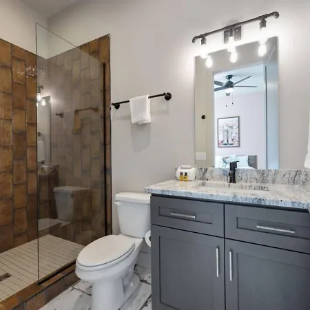 Hey Dolly Denim Dual Townhomes Holiday home *