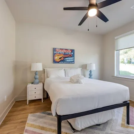 Music Abode And Cowgirl Up Dual Townhomes Holiday home *