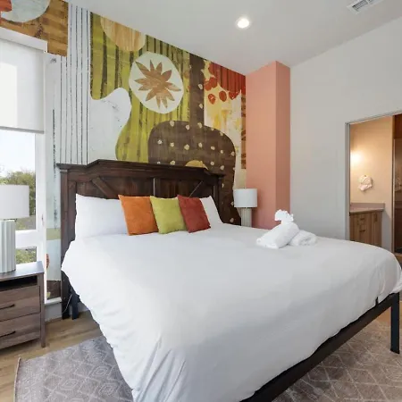 Music Abode And Cowgirl Up Dual Townhomes Holiday home Nashville