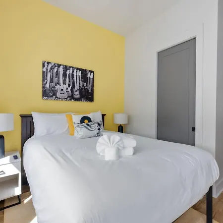 Holiday home Music Abode And Cowgirl Up Dual Townhomes Nashville