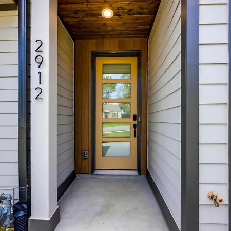 Holiday home Hey Dolly Denim Dual Townhomes Nashville