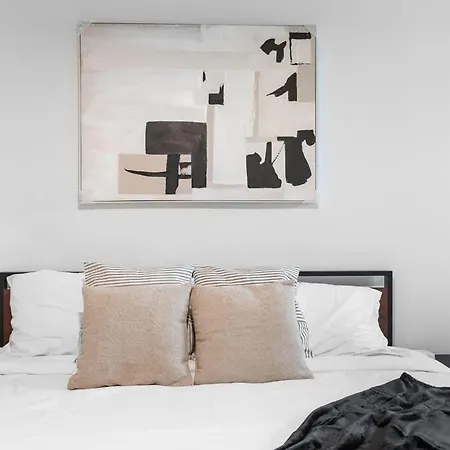 5min To Dt Pool King Bed Full Gym Parking Apartment *