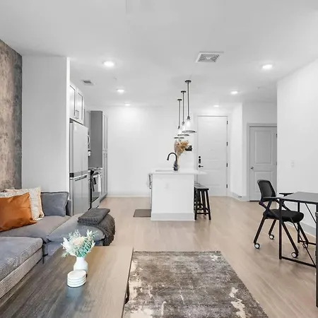 Apartment 5min To Dt Pool King Bed Full Gym Parking