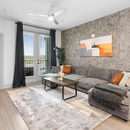 Apartment 5min To Dt Pool King Bed Full Gym Parking *