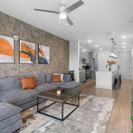 Apartment 5min To Dt Pool King Bed Full Gym Parking *