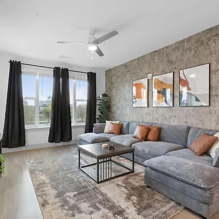 Apartment 5min To Dt Pool King Bed Full Gym Parking *