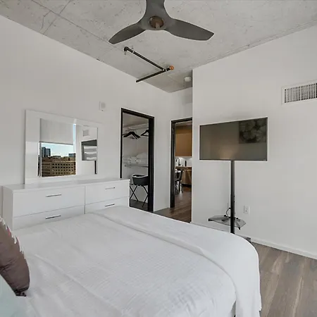 Global Luxury Downtown Apartment