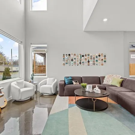 Private Heated Pool, Hot Tub-minutes From Broadway *