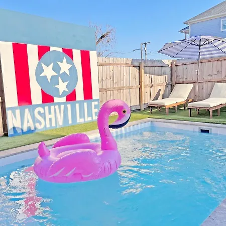 Private Heated Pool, Hot Tub-minutes From Broadway Holiday home