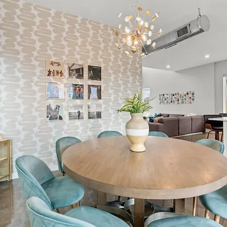 Private Heated Pool, Hot Tub-minutes From Broadway