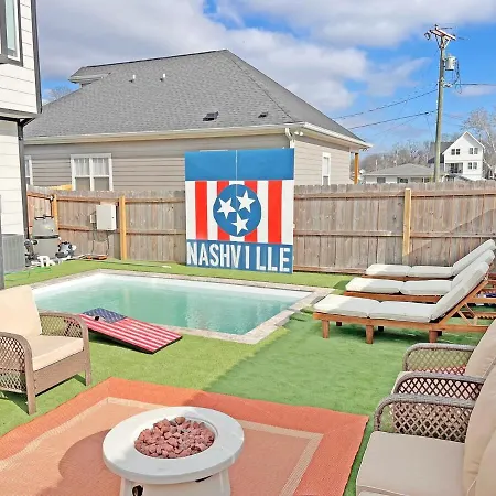 Private Heated Pool, Hot Tub-minutes From Broadway Holiday home Nashville