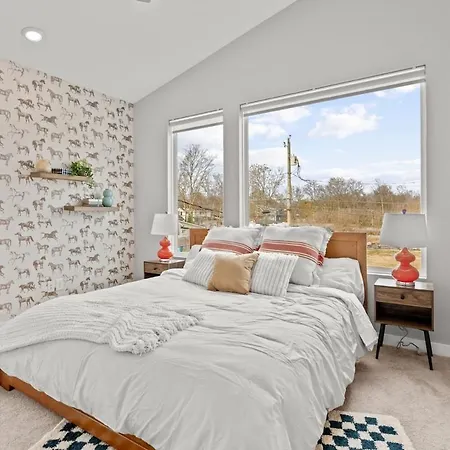 Private Heated Pool, Hot Tub-minutes From Broadway Holiday home *