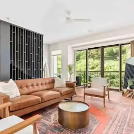 Holiday home Rare Gem Near Downtown-sleeps 10 *