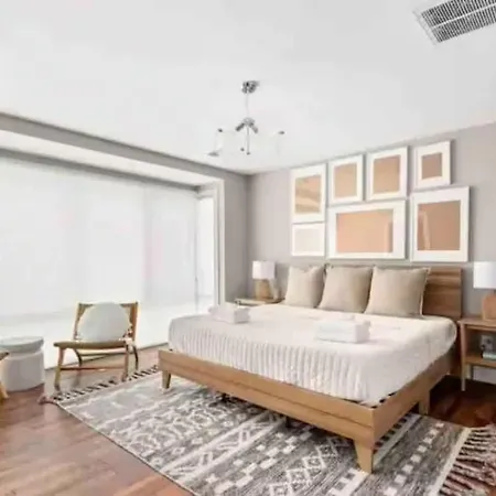 Rare Gem Near Downtown-sleeps 10