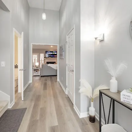 Holiday home Monthly Rental Property, 30 Plus Days Or More- Send Us A Message For More Details! Nashville