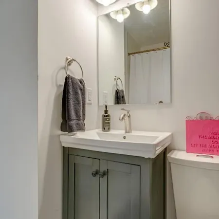The Titan - Pet Friendly Fire-pit Family Friendly Holiday home Nashville