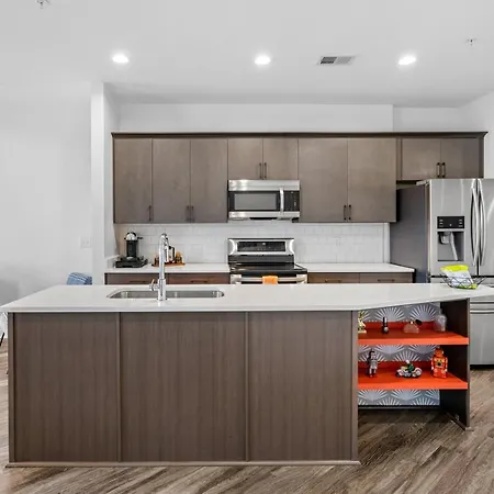 The Centennial - Walk To Breweries And Live Music Holiday home