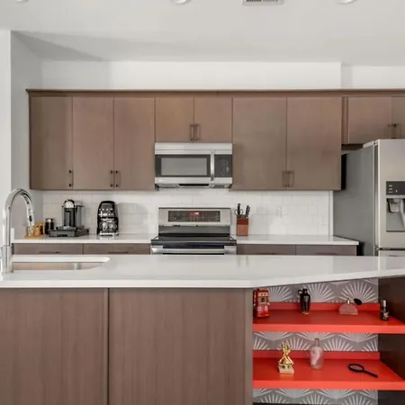 The Centennial - Walk To Breweries And Live Music Holiday home