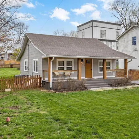 Space Cowboy - Firepit Huge Yard Close2downtown Holiday home *