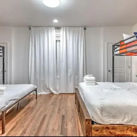 Holiday home New 4bdrm House With Views, Pool Table, 5min To Downtown! Sleeps 22! Nashville