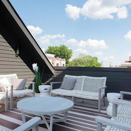 Holiday home Spacious 4br, Rooftop Patio, Garage, Walk To Faves, 5 Mins To Nissan Stadium, Less Than 10 Mins To Broadway, 24 Hr Hospitality, Great For Groups *