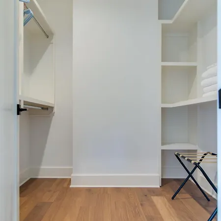 Spacious 4br, Rooftop Patio, Garage, Walk To Faves, 5 Mins To Nissan Stadium, Less Than 10 Mins To Broadway, 24 Hr Hospitality, Great For Groups Holiday home