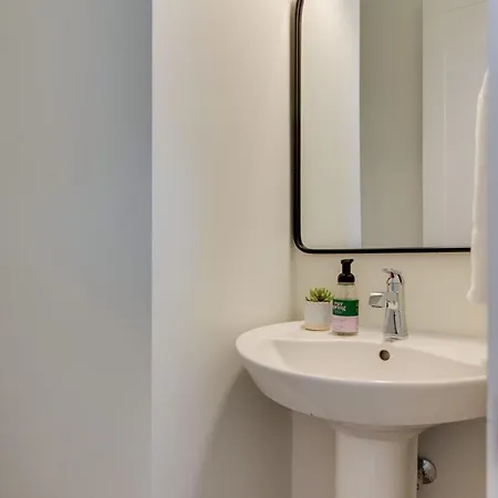 Holiday home Spacious 4br, Rooftop Patio, Garage, Walk To Faves, 5 Mins To Nissan Stadium, Less Than 10 Mins To Broadway, 24 Hr Hospitality, Great For Groups
