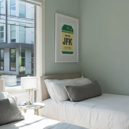 Spacious 4br, Rooftop Patio, Garage, Walk To Faves, 5 Mins To Nissan Stadium, Less Than 10 Mins To Broadway, 24 Hr Hospitality, Great For Groups