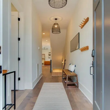 Spacious 4br, Rooftop Patio, Garage, Walk To Faves, 5 Mins To Nissan Stadium, Less Than 10 Mins To Broadway, 24 Hr Hospitality, Great For Groups Holiday home