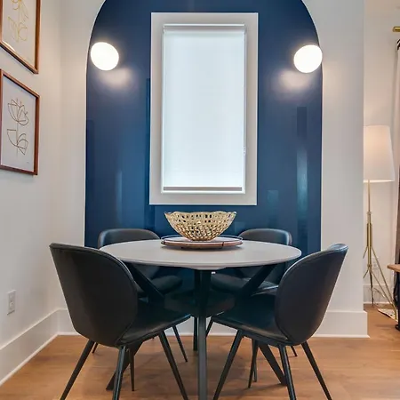 7br Retreat, Rooftops, Garages, Walkable To Faves 5 Mins To Nissan Stadium, Less Than 10 Mins To Broadway, 24 Hr Hospitality, Great For Groups Holiday home *
