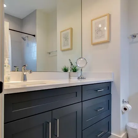 7br Retreat, Rooftops, Garages, Walkable To Faves 5 Mins To Nissan Stadium, Less Than 10 Mins To Broadway, 24 Hr Hospitality, Great For Groups * Nashville