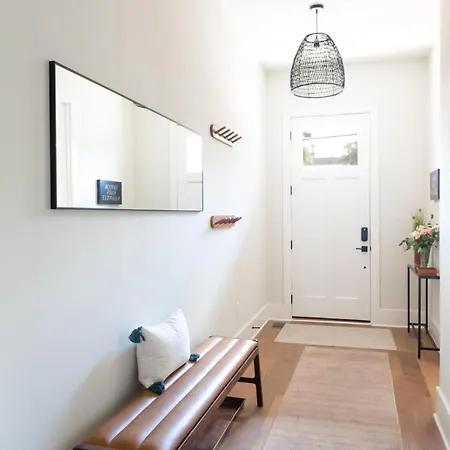 Spacious 4br, Rooftop Patio, Garage, Walk To Faves, 5 Mins To Nissan Stadium, Less Than 10 Mins To Broadway, 24 Hr Hospitality, Great For Groups