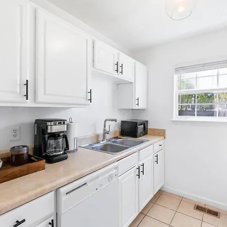 Perfect Sleep 20 Downtown 10 Queen Beds Holiday home