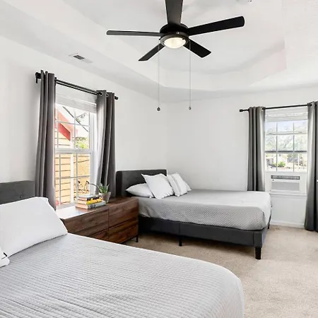Perfect Sleep 20 Downtown 10 Queen Beds Holiday home Nashville