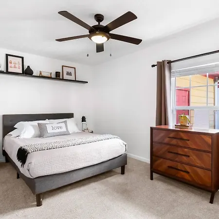 Perfect Sleep 20 Downtown 10 Queen Beds Holiday home