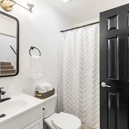 Perfect Sleep 20 Downtown 10 Queen Beds Holiday home
