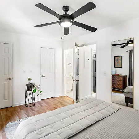 Perfect Sleep 20 Downtown 10 Queen Beds Holiday home
