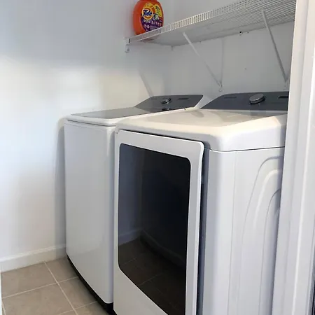Perfect Sleep 20 Downtown 10 Queen Beds Holiday home *