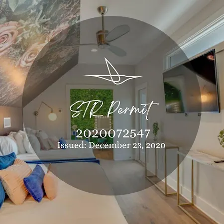 Chic Retreat, Garage, Rooftop, Walk To Restaurants, 5 Mins To Nissan Stadium, Less Than 10 Mins To Broadway, Great For Groups And Families, Located In Desirable Neighborhood Near Downtown, 24 Hr Hospitality Nashville