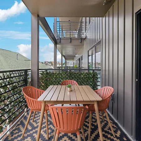 Holiday home Riffs - 2 Unit Odyssey Combo - Heart Of Midtown *