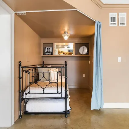 Holiday home Pool, Walk Restaurants Bars On Famous Music Row
